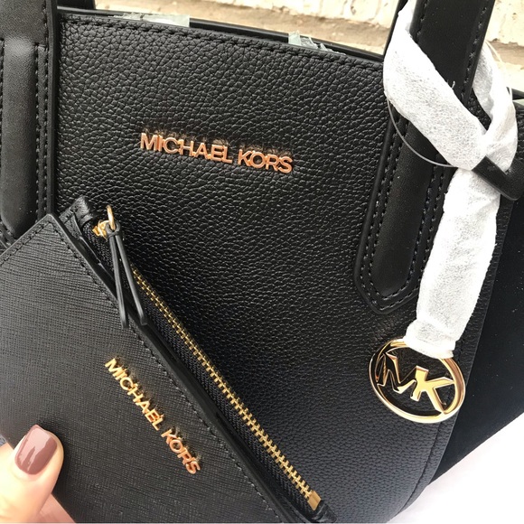 Michael Kors Purse And Wallet - Picture 2 of 11